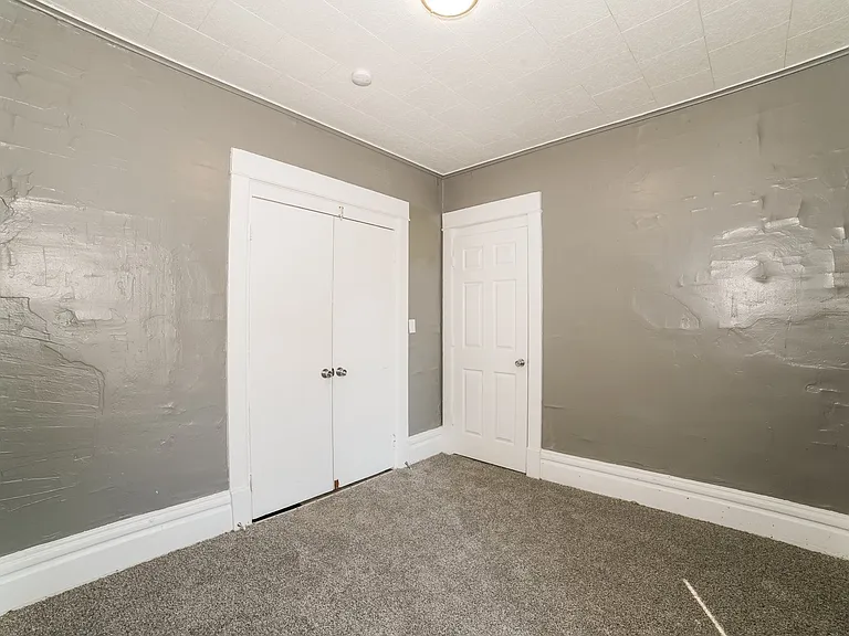 1756461_028_bedroom_12928835.jpg