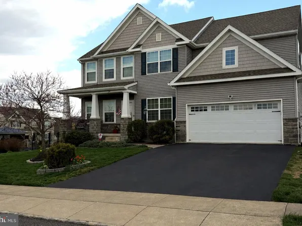 34 Furlong Rd, Douglassville, PA 19518