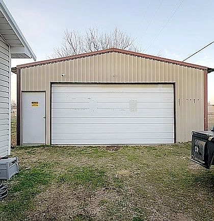 3rd image of 131 Willow Ave