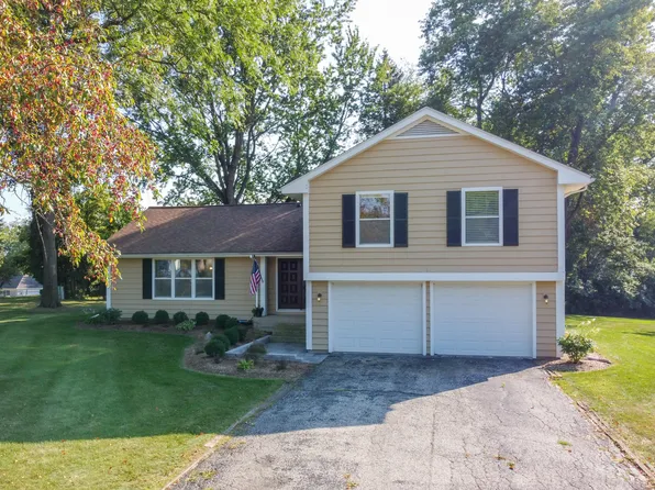 42W745 Steeplechase St, Saint Charles, IL 60175