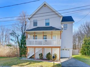 73 10th St, Belford, NJ