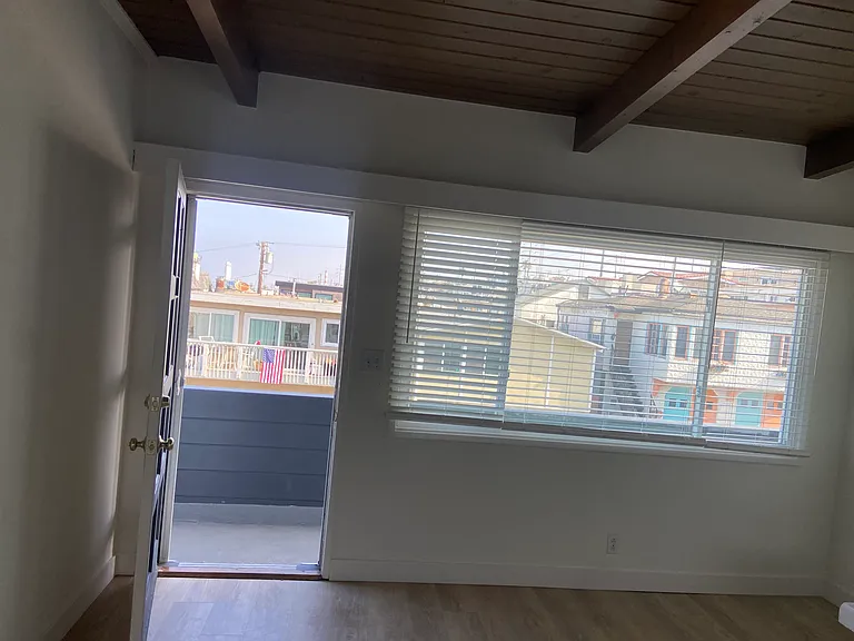 200 Rosecrans Ave #D — Photo 7
