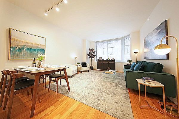 1st image of 320 W 38th St APT 433