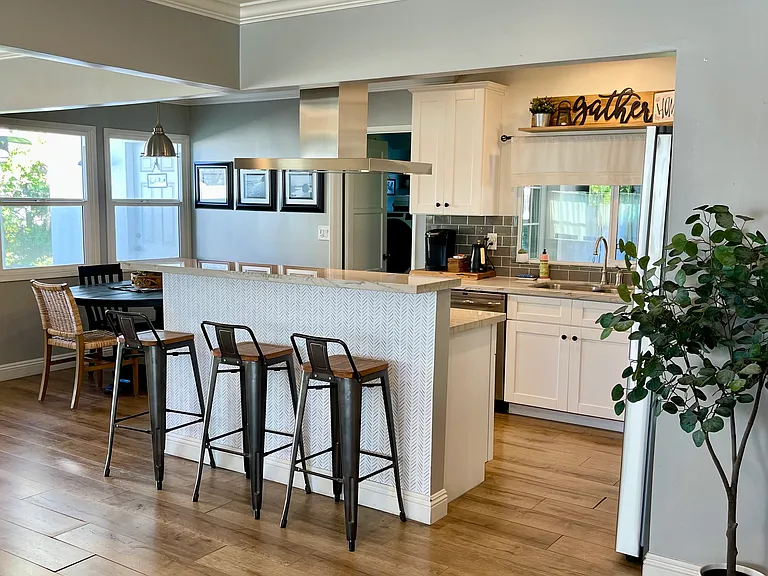 571 Park Dr — Photo 7