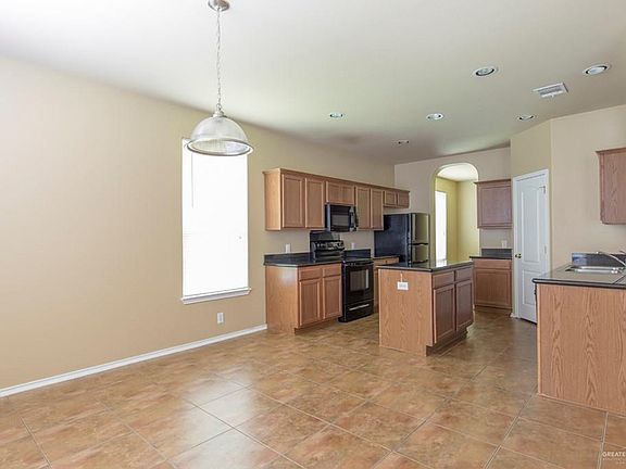 5th image of 1417 Las Brisas Dr