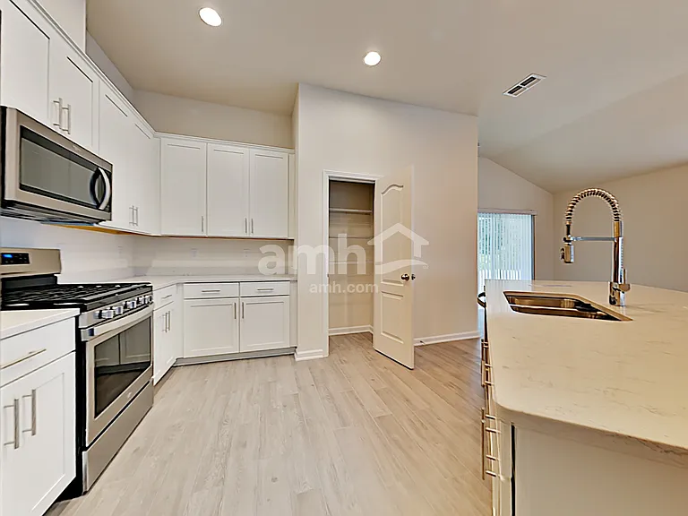 351 Chasewood Dr — Photo 3