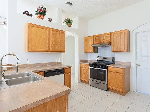 5th image of 605 Copper Beech Blvd
