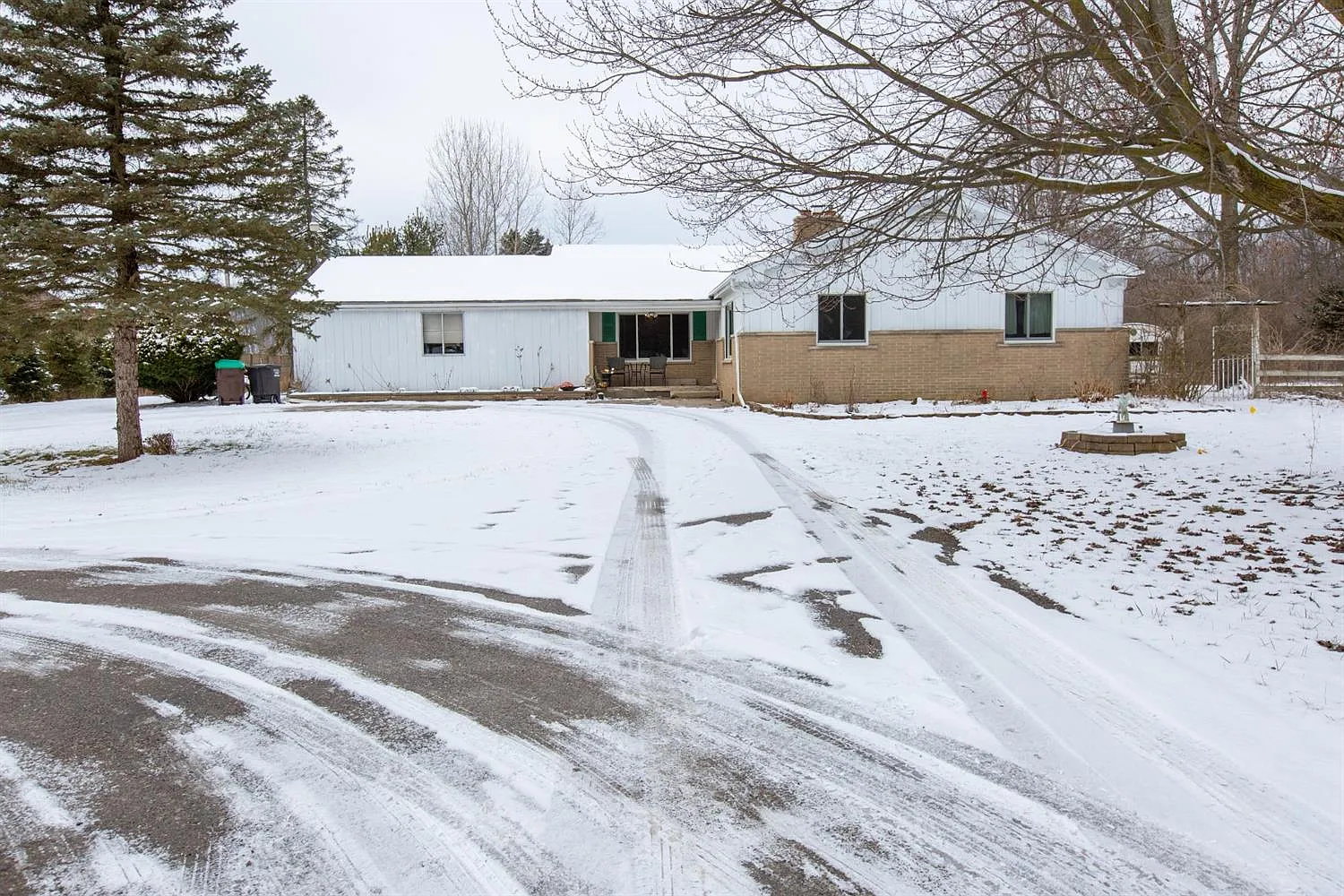 8580 Warner Rd photo 1