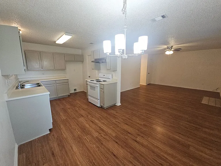 7614 April Ct — Photo 7