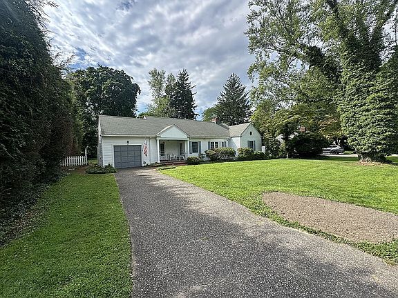 2nd image of 20 E Maple Rd