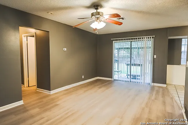 3 bed, 2.0 bath, 952 sqft, $1,300 — Photo 4