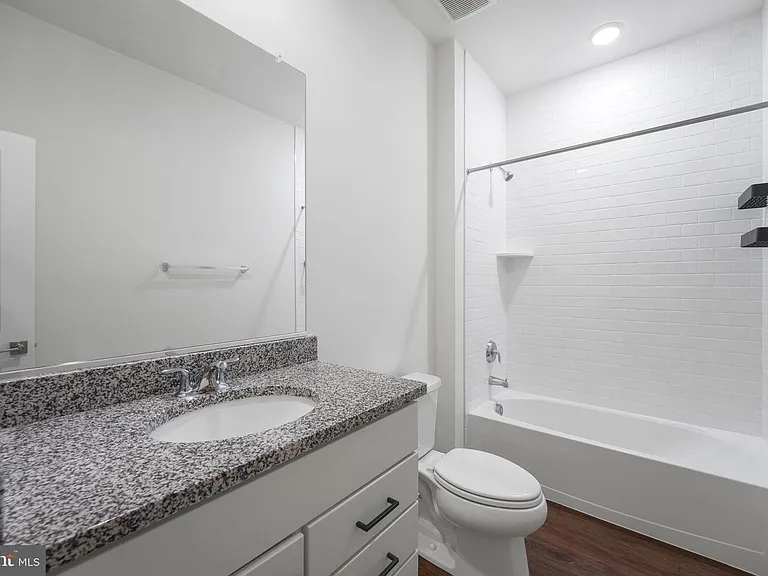 43421 Farringdon — Photo 34