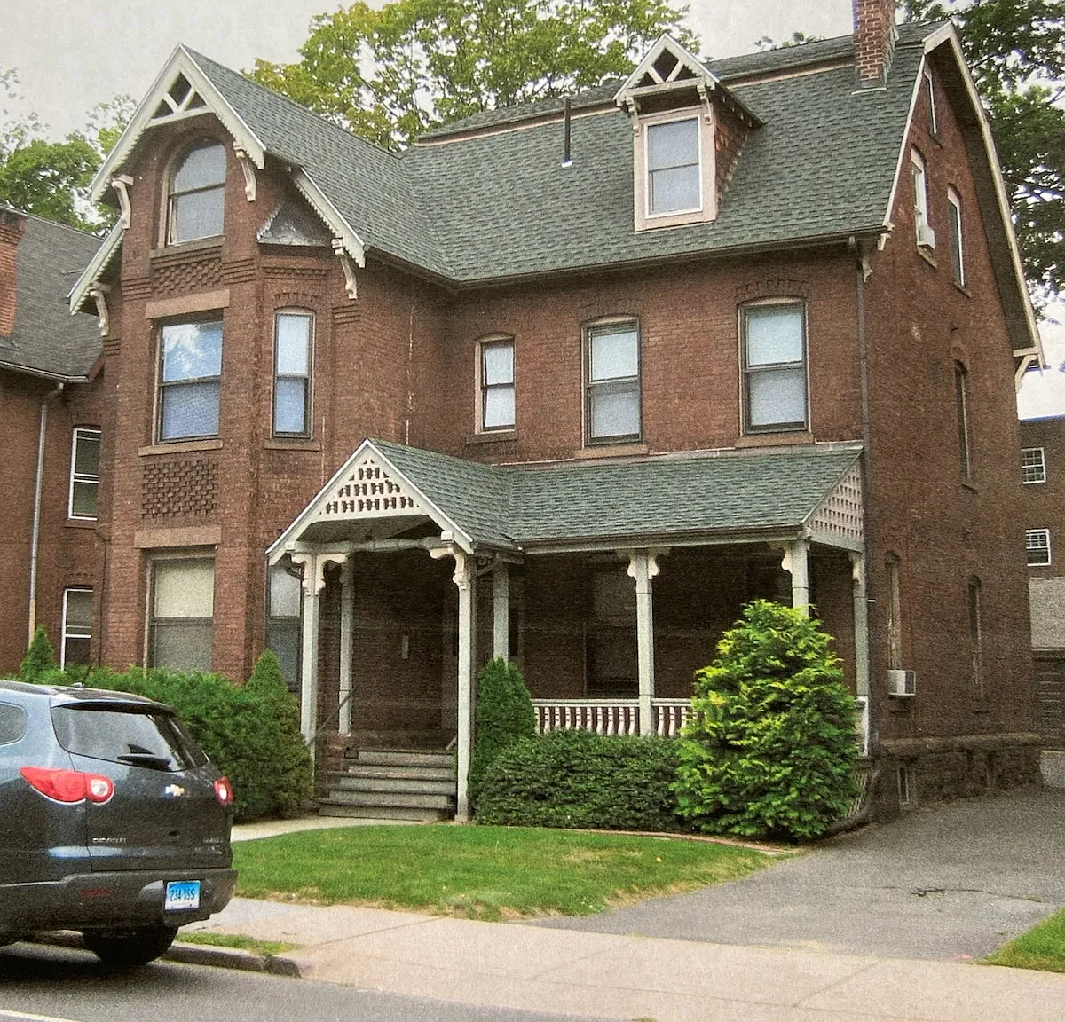 354 Laurel St — Photo 1