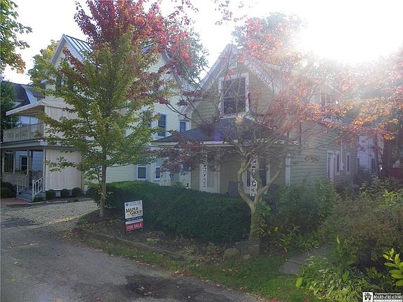 3rd image of 39 Waugh Ave