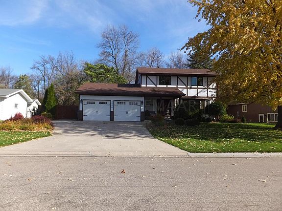 2nd image of 2606 Fairway Dr