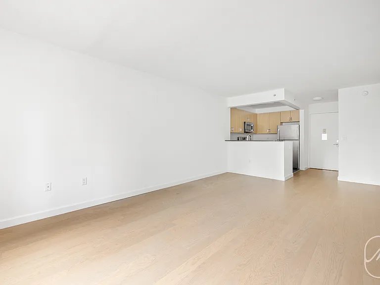 561 10th Ave #5G — Photo 7