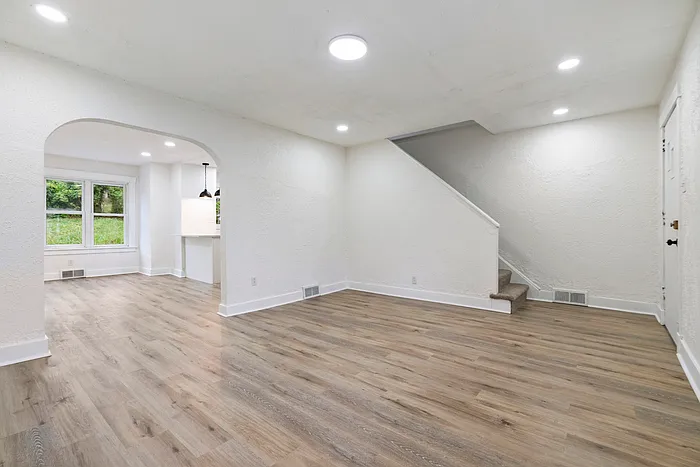 2217 Hawthorne Ave — Photo 18