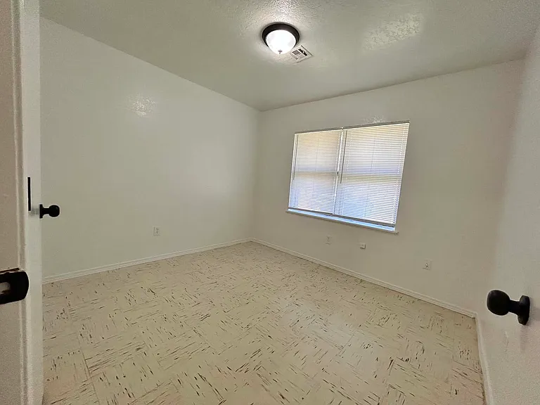 224 Bainbridge Ave — Photo 8