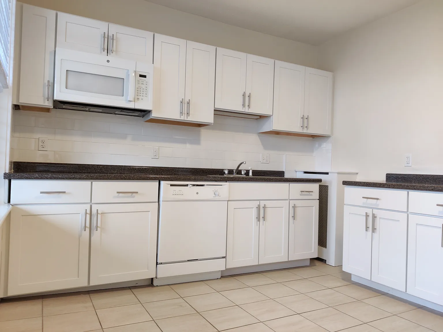 4 bed, 1300 sqft, $3,600 — Photo 3