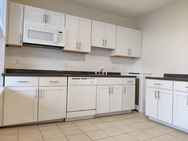 8 Barrows St #1 — Photo 3