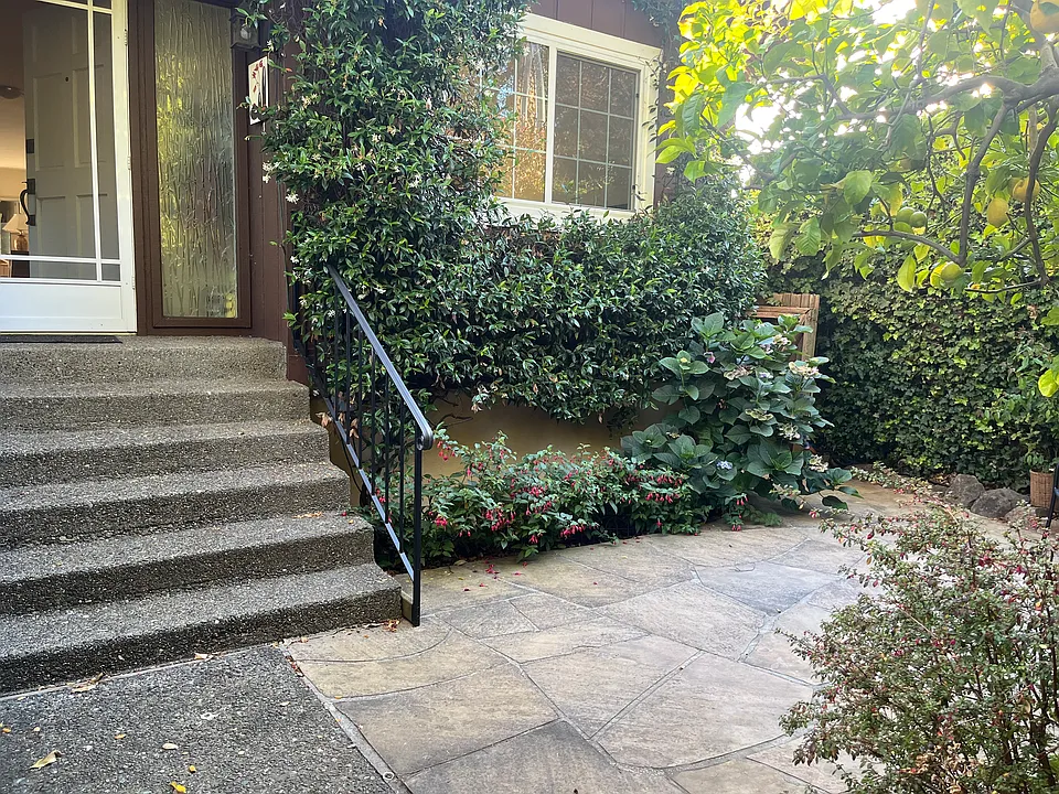 18 Laurelwood Ave #1
