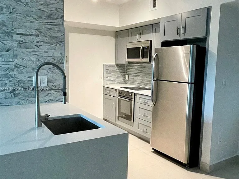 1723 SW 2nd Ave #801 — Photo 2