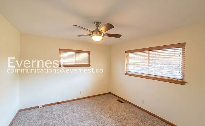 1407 Cloverdale Cir — Photo 13