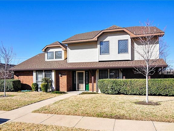 2nd image of 2809 Cambridgeshire Dr