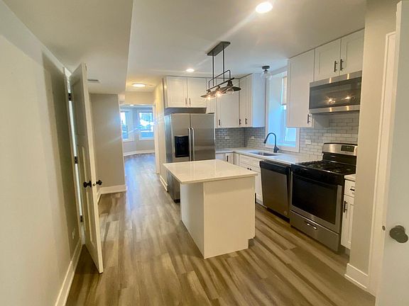 4th image of 2115 W Barry Ave #B