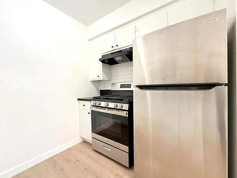 1426 South Point View St. — Photo 7
