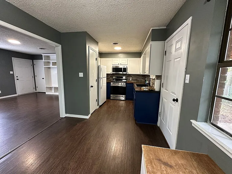 610 W 4th Pl — Photo 4