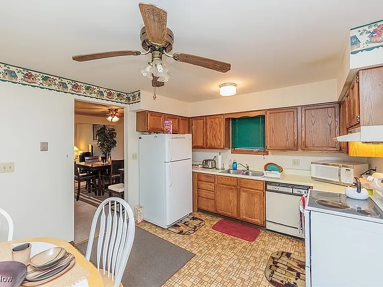 19021 Abby Ave — Photo 11