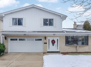 6936 N Chicora Ave, Chicago, IL