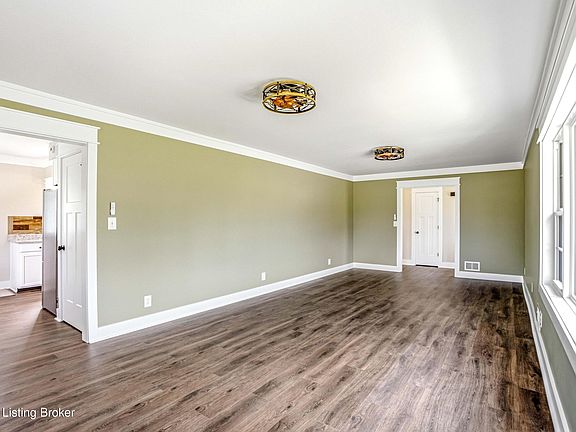 2nd image of 2737 Bardstown Trl