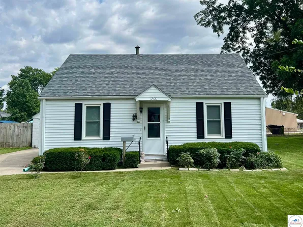 1268 S Ellsworth Ave, Marshall, MO 65340