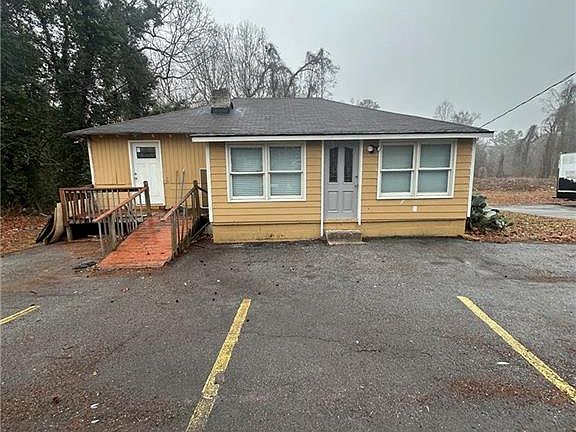 2nd image of 1900 Panola Rd