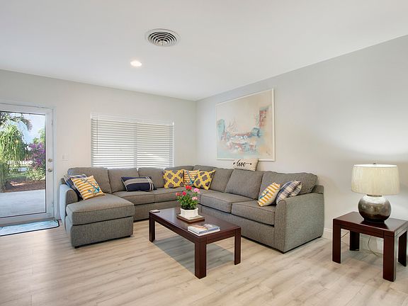 3rd image of 466 Tequesta Dr
