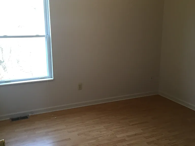1299 Crescent Ct — Photo 13