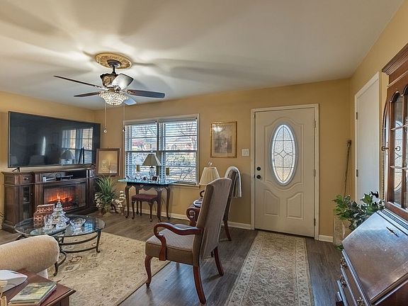 4th image of 411 Hershey Dr