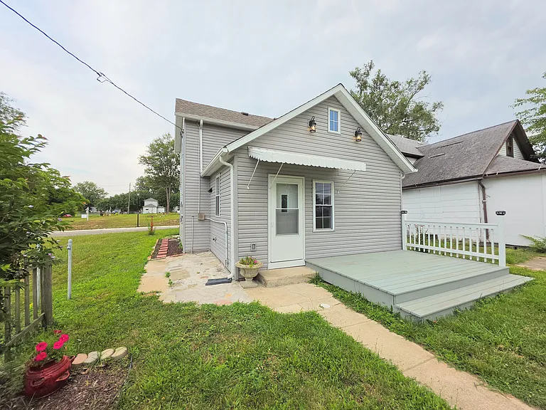 2340 S Anthony Blvd — Photo 1