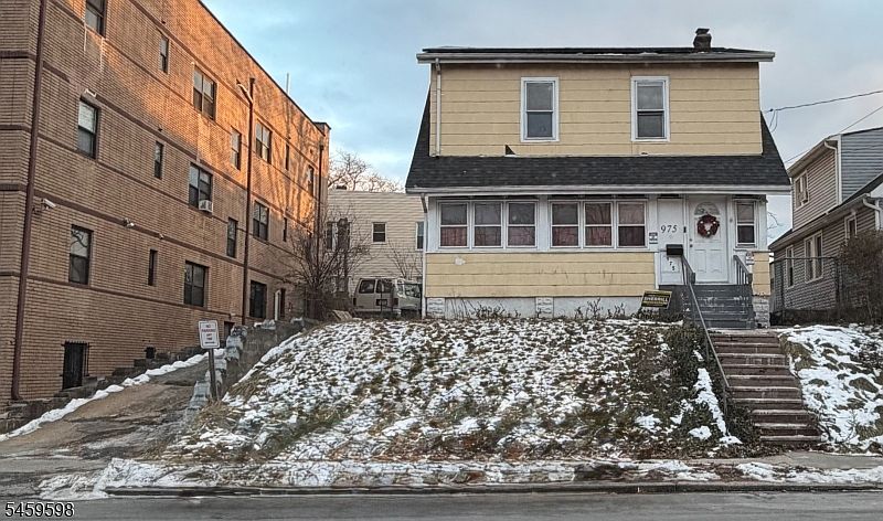 1st image of 973 18Th Ave