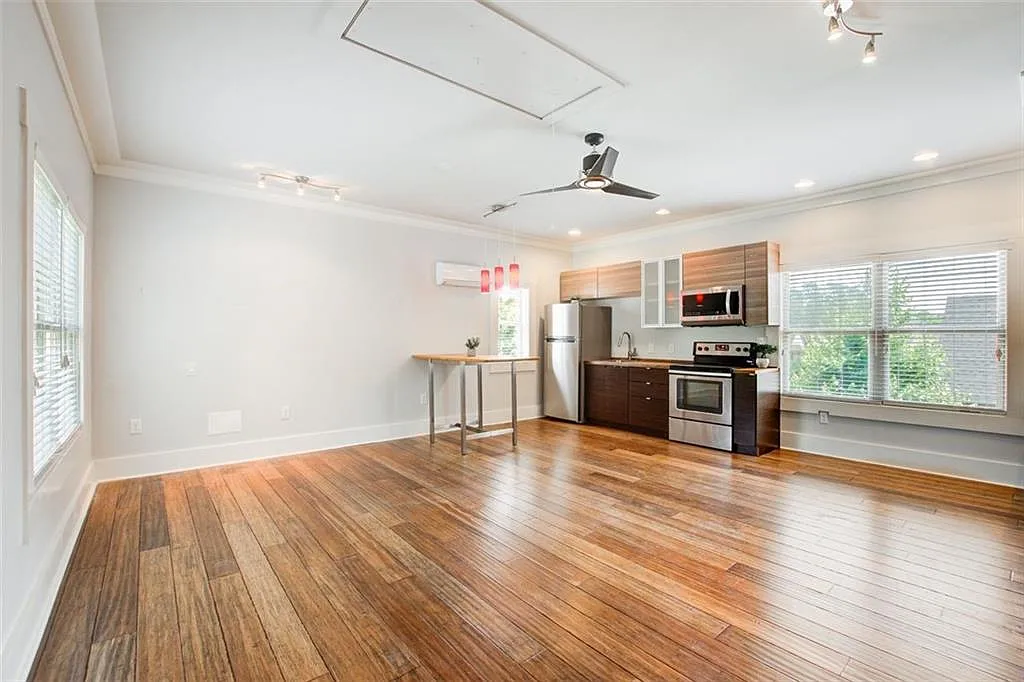 Studio, 1.0 bath, 467 sqft, $1,350 — Photo 1