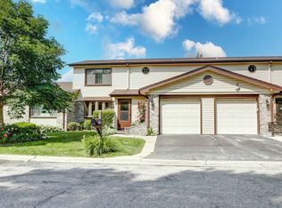 1330 S Mallard Ln, Mount Prospect, IL 60056