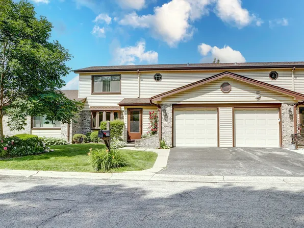 1330 S Mallard Ln, Mount Prospect, IL 60056