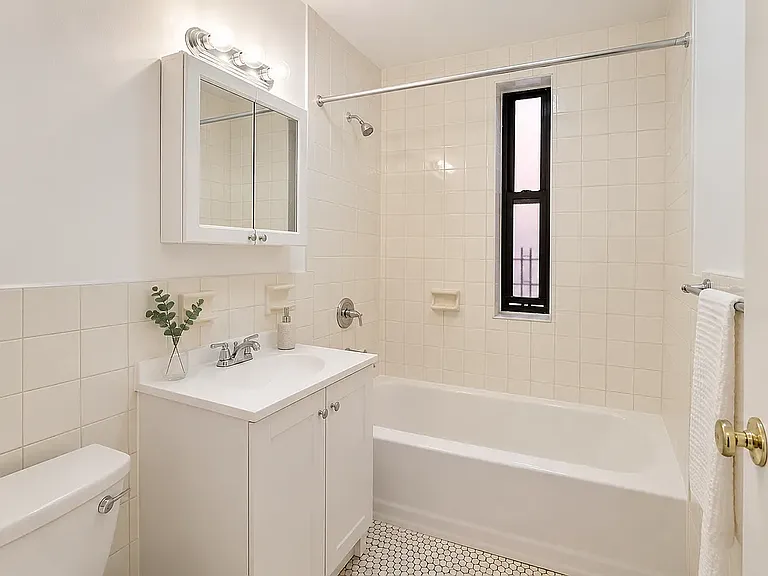 729 W 186th St #2D — Photo 6