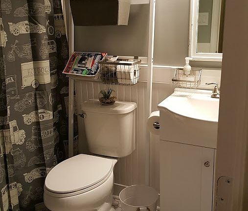 Bathroom / Upper Level