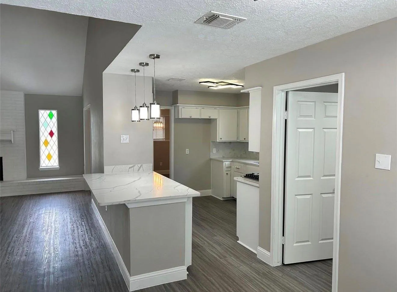 3 bed, 2.0 bath, 1908 sqft, $2,499 — Photo 3