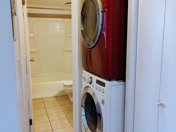 2nd image of 75-6016 Alii Dr Floor 3