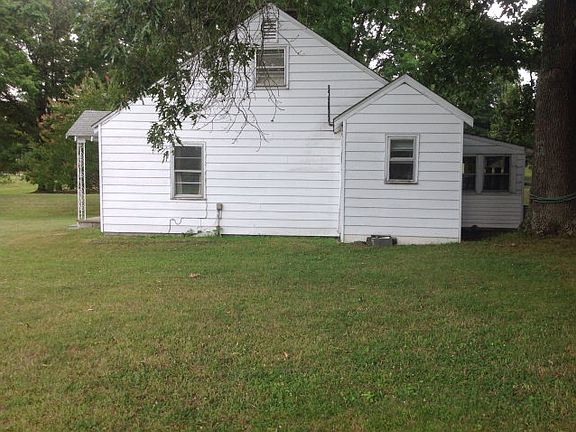 5th image of 1011 Seven Oaks Dr