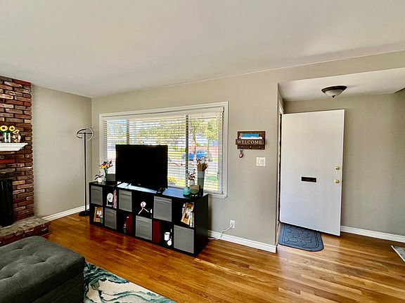 4th image of 13019 Hindry Ave